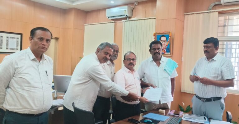 ಟನ್ ಮಾವಿಗೆ ಹತ್ತು ಸಾವಿರ ನೀಡಲು ನಿಲಟೂರು ಚಿನ್ನಪ್ಪರೆಡ್ಡಿ ಒತ್ತಾಯ!