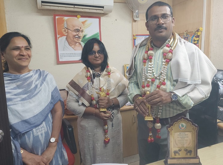 ಶ್ರೀನಿವಾಸಪುರ:ವರ್ಗಾವಣೆಗೊಂಡ ಬ್ಯಾಂಕ್ ಮೆನೇಜರ್ ಗೆ ಬೀಳ್ಕೊಡುಗೆ!