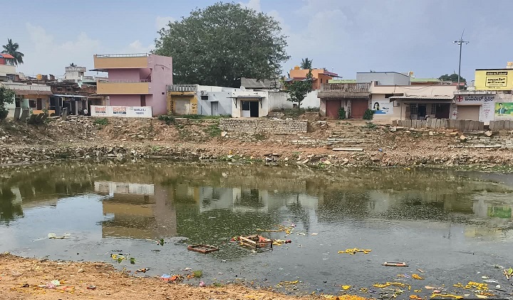 ಶ್ರೀನಿವಾಸಪುರ:ಯಲ್ದೂರು ಇತಿಹಾಸದ ಕುಂಟೆಗೆ ಚರಂಡಿ ನೀರು: ಗಬ್ಬು ನಾರುತ್ತಿದೆ ಊರು!